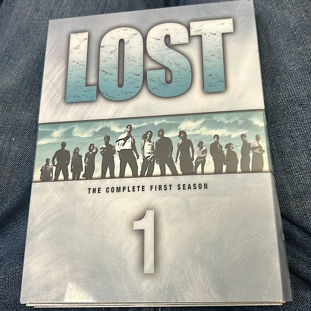 Lost: The Complete First Season Note: Disc 7 is missing